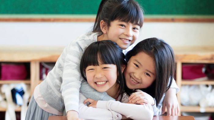 Lesson-–-When-teachers-come-to-class-children-have-to-bow-at-the-beginning-of-lessons