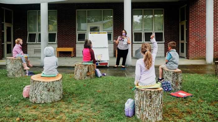 Biaya terbatas tidak membatasi kreativitas guru. Inilah belajar sambil berkemah di Prairie Hill Waldorf School, Wisconsin (3)