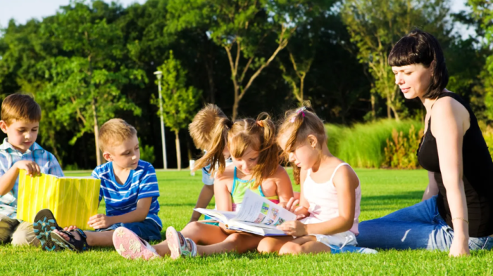 outdoors-teacher-reading-kids